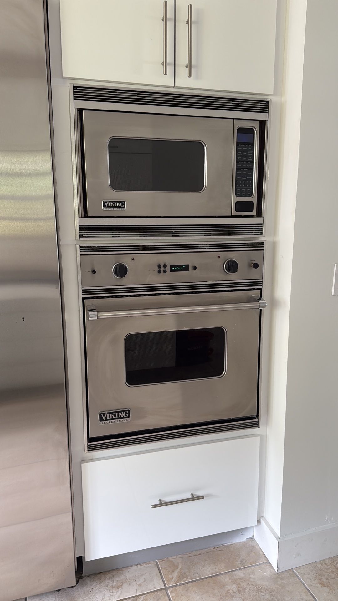 Viking Single Wall Oven – Model VESO177CSS (27”)