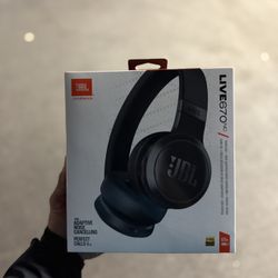 JBL Live 670NC Wireless Bluetooth On-Ear Headphones True Adaptive Noise Cancel™