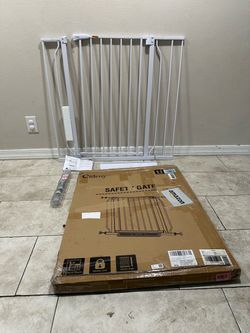 Wide Adjustable Pet Gate / Safety Gate - Fits Openings 29” - 40”