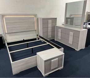 Off white and grey queen 4pc bedroom set