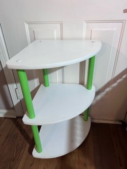 Corner shelf