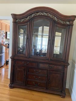 GLASS CABINET