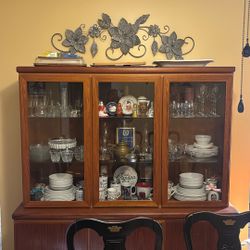 3-shelf lighted glass cabinet