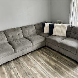 L-Sectional Couch 