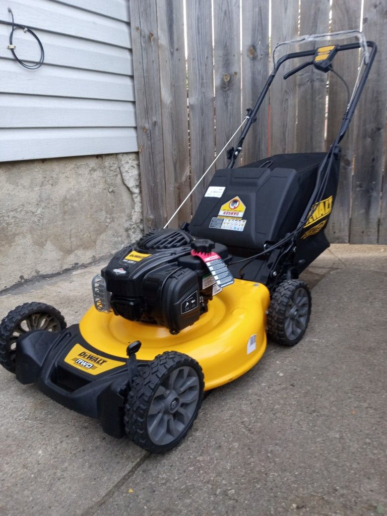 Like-New DeWalt 21" Inch Gas RWD Self Propelled Lawnmower With Bag