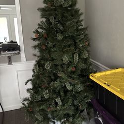 Christmas tree (7 ft)