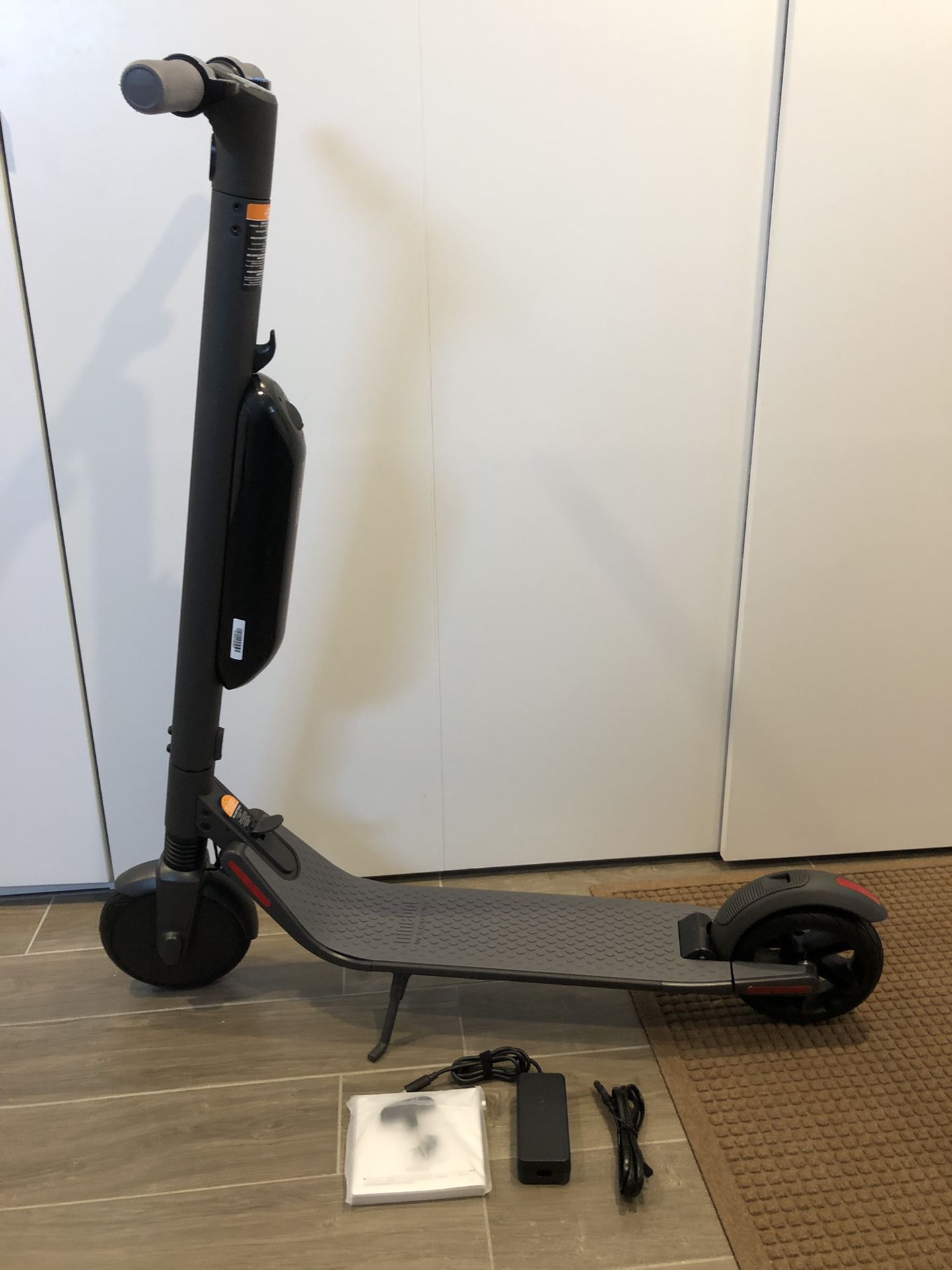 New Segway Ninebot ES4, 19mph, 28 Mile Range
