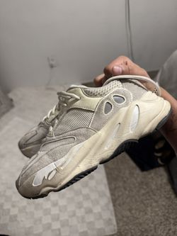 yeezy 700 analog