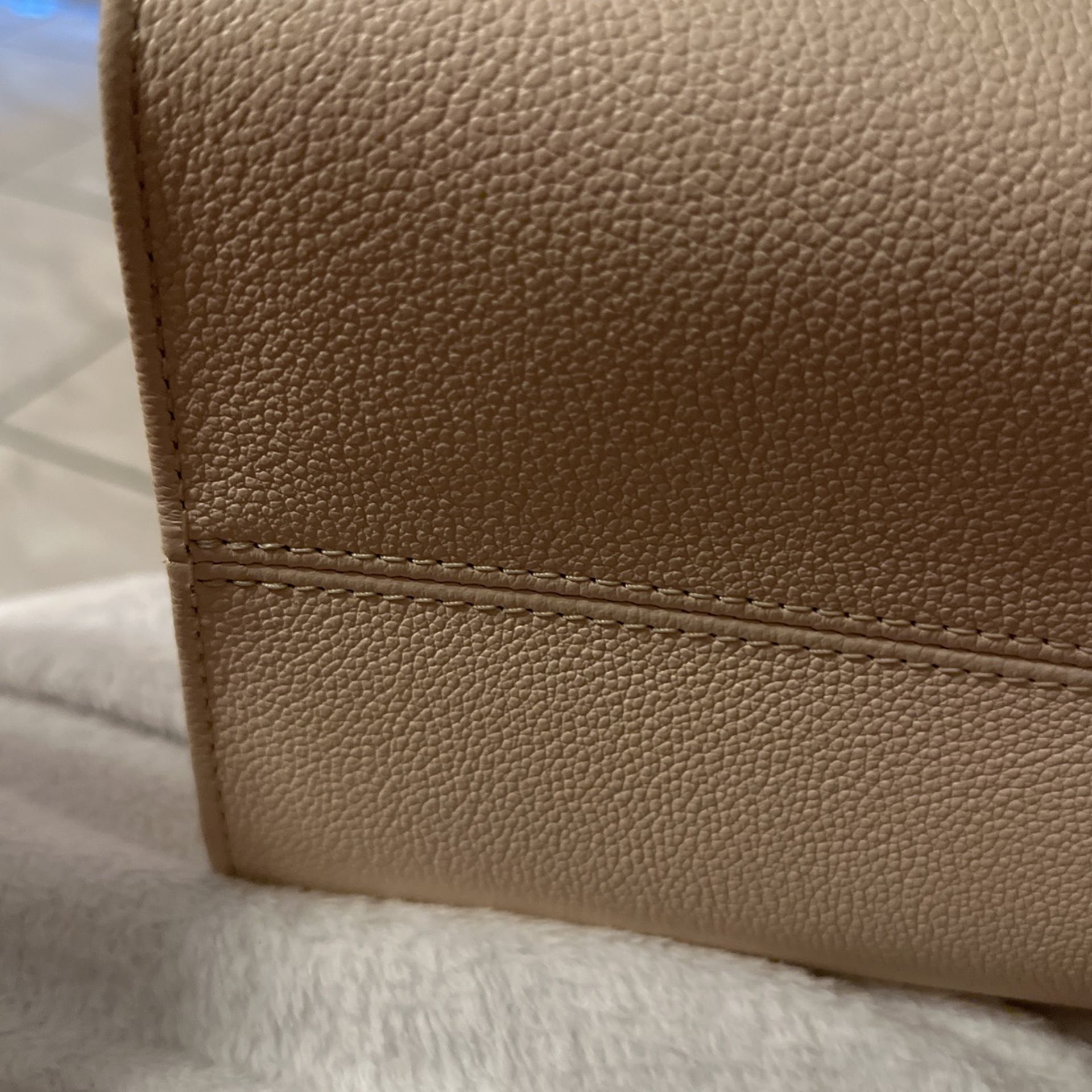 Louis Vuitton Passport Holder - Date Code: MB2157 for Sale in Tampa, FL -  OfferUp