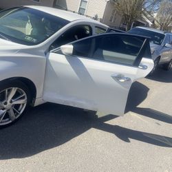 Nissan Ultima sv 2015 15000k  miles  lights ABS light Knee Sensors Line Mit And mounts And A Number Run Good 