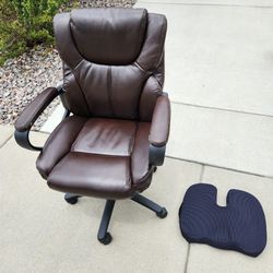 office chair
height adjustable
little worn arm area
cushion seat included
pet free home
$15