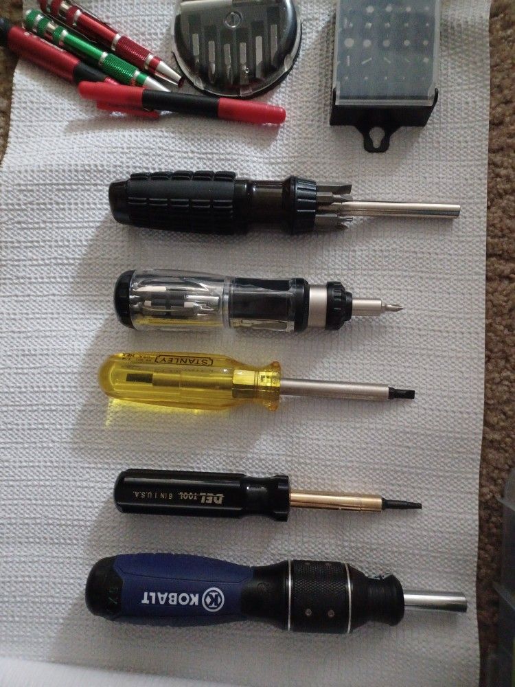 Five Replacement Bit Screwdriver Set