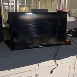 2 samsung TVs