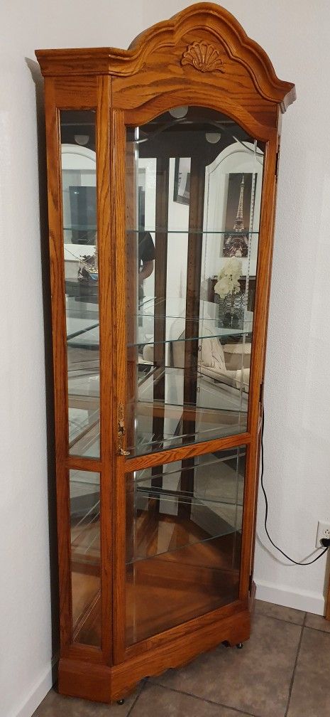 Howard Miller Marlowe Curio Cabinet for Collectors and Art Furniture Inspiration
