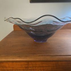 Beautiful Blown Glass Bowl - Mint Condition