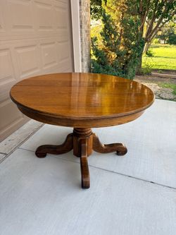 Round Oak Pedestal Dining Table
