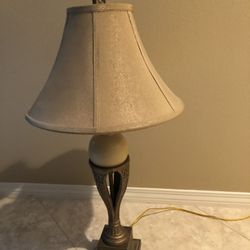 Beautiful Lamp $20.   Like new