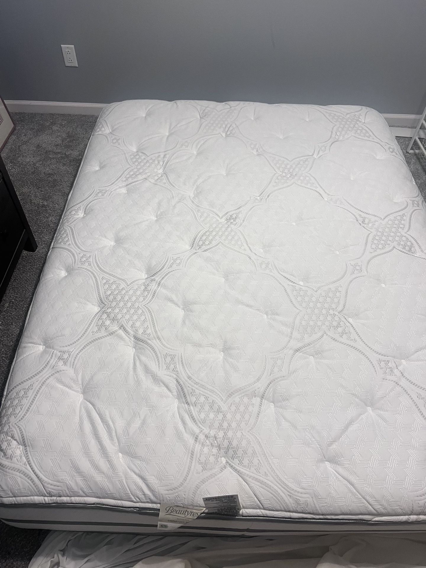 Queen Pillow Top Mattress