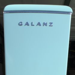 Galanz Retro Refrigerator Bottom Mount Freezer 7.4 Cubic Ft Bebop Blue