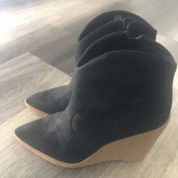 Women Shoes Size 8.5