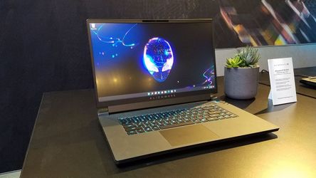  💥 $1 Down & $500 OFF – Alienware m17 R5 QHD Gaming Beast Now $1,299 🎮