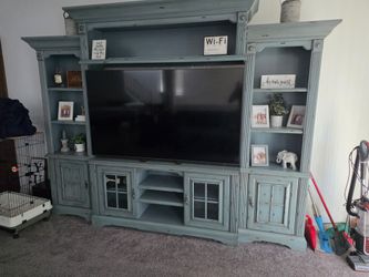 Entertainment center