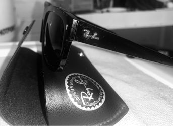 100% Legit Real Raybans check the number for yourself RB4428