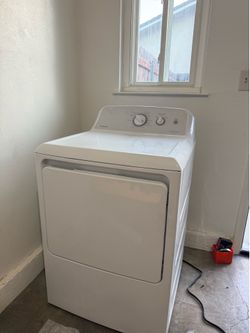 Hotpoint - 6.2 Cu. Ft. Gas Dryer with Auto Dry