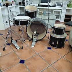 Used Rogue Jr. 5-piece black drum set with hardware and symbals