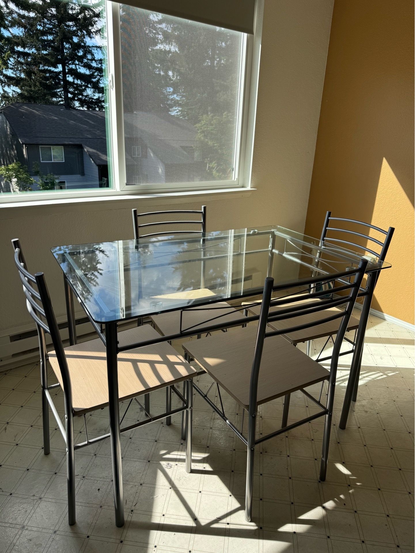 Dining Table + 4 Chairs