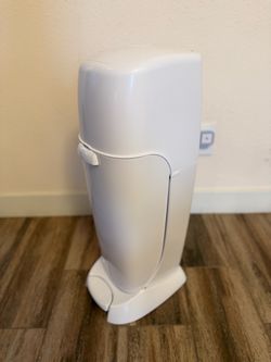 Diaper Genie Complete Diaper Pail (White) - Like New