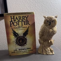 Harry Potter and the Cursed Child – Special Rehearsal Edition Script + Decorative Owl
