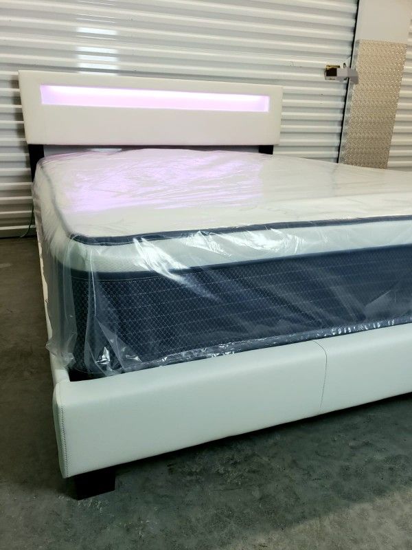 NEW QUEEN PILLOW TOP MATTRESS and BOX SPRING. Bed frame not included 👍