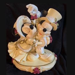 Disney VICTORIAN 🎄 MISTLETOE 😘BIG FIGURE”RARE” -No Box 