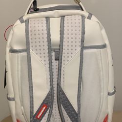 BRAND NEW SPRAYGROUND NEED MONEY TO HELP ME GET CHRISTMAS GIFTS FOR MY KID