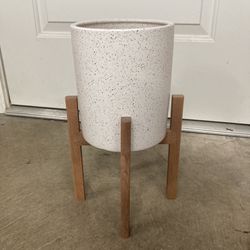Indoor raised plant pot with stand