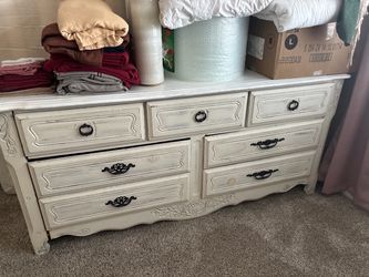 Vintage French Provincial Dresser