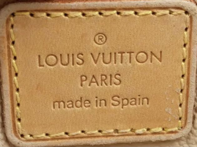 Louis Vuitton Cosmetic Pochette for Sale in Lake Worth, FL - OfferUp
