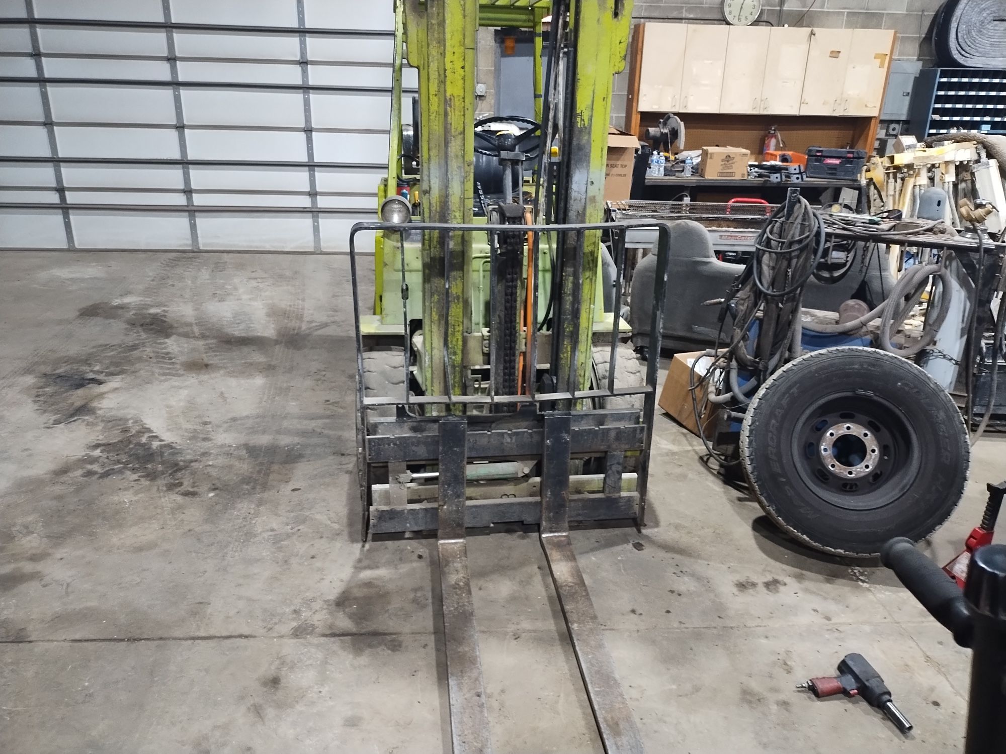 1987 Clark 52G Fork Lift 