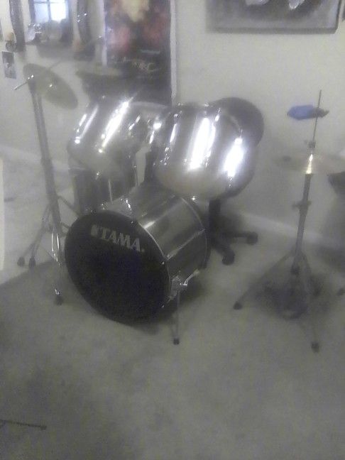 Tama. Brand Drum Set Silver. 5+Five Pieces Blood Symbols