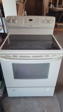 Kenmore Electric Range with Glass Cooktop