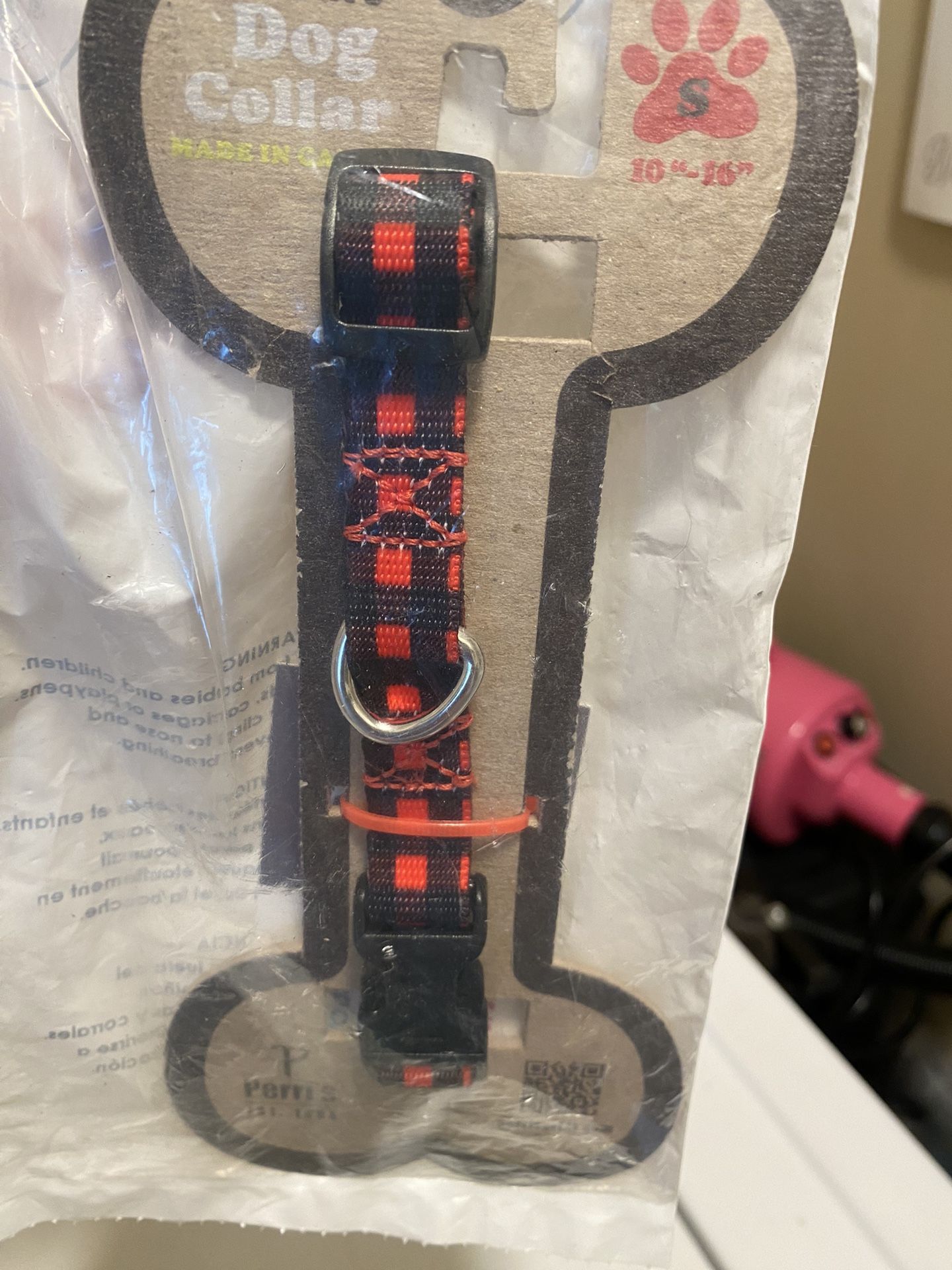Small Pat collar 10 to 16 inches black and red checkered