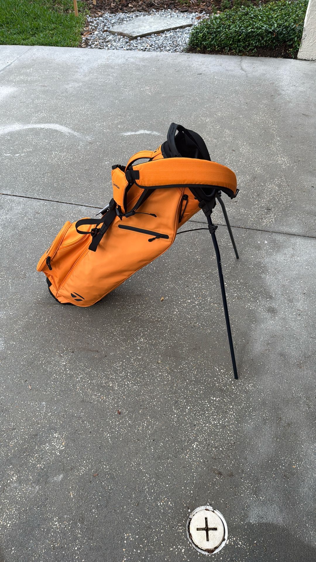 NEW Taylor Made FlexTech Carry Stand Golf Bag