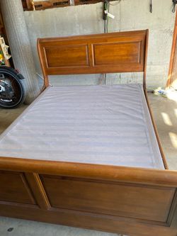 Ethan Allen Queen Bedframe