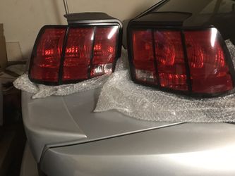 99-04 mustang tail lights