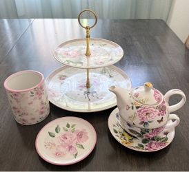 Elegant Floral Porcelain Pieces
