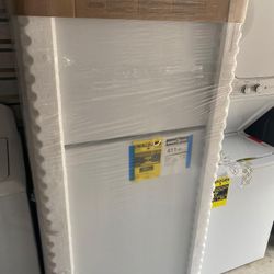 WHIRLPOOL REFRIGERATOR New!  🔥