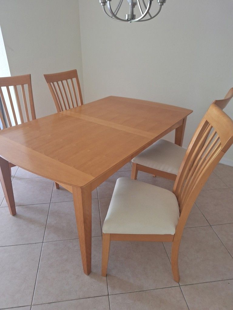 Maple Dining Set With Table And 4 Side Chairs