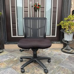 Black Adjustable Office Chair
