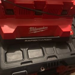 MILWAUKEE RAPID CHARGER 